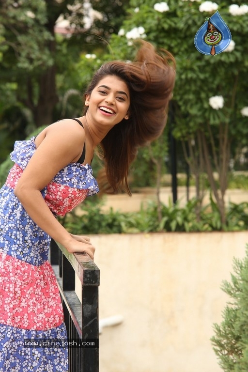 Yamini Bhaskar Stills - 10 / 36 photos