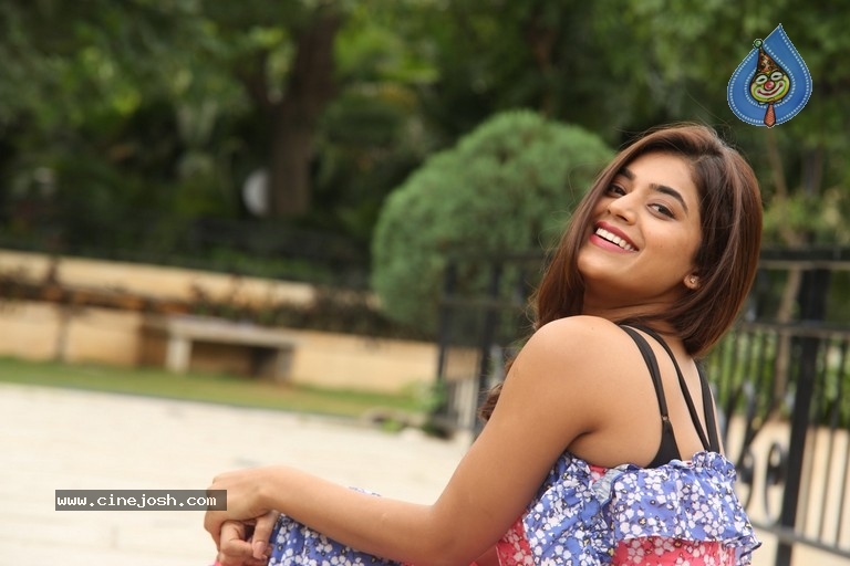 Yamini Bhaskar Stills - 11 / 36 photos