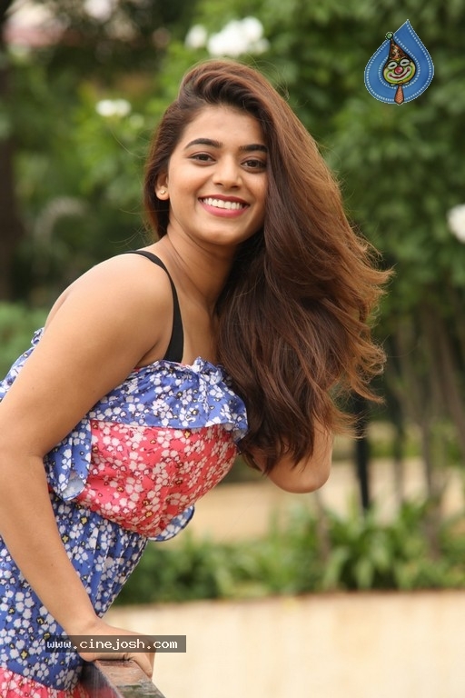 Yamini Bhaskar Stills - 12 / 36 photos