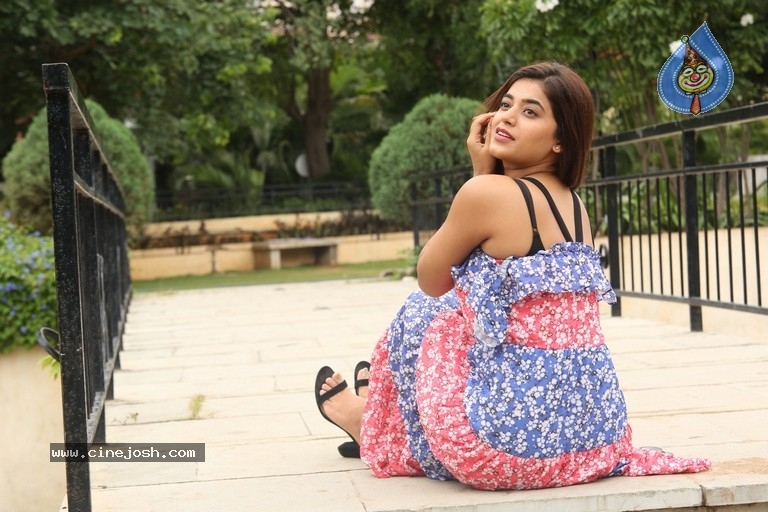 Yamini Bhaskar Stills - 16 / 36 photos