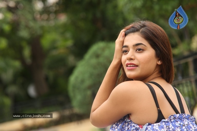 Yamini Bhaskar Stills - 20 / 36 photos