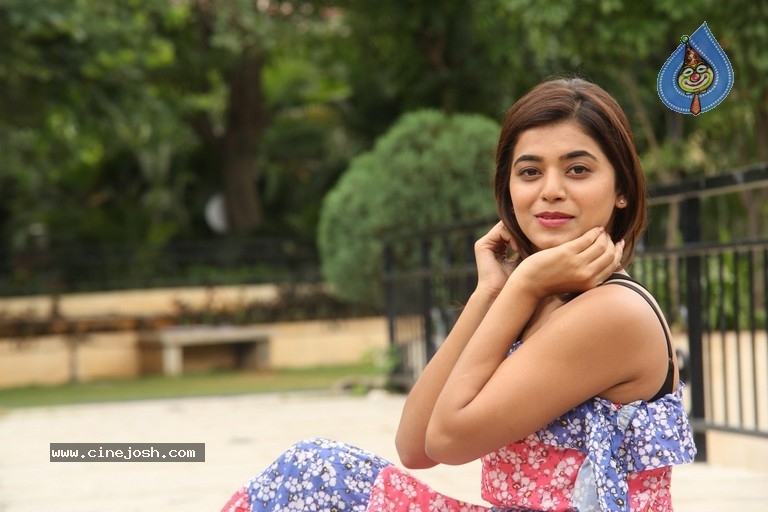 Yamini Bhaskar Stills - 22 / 36 photos