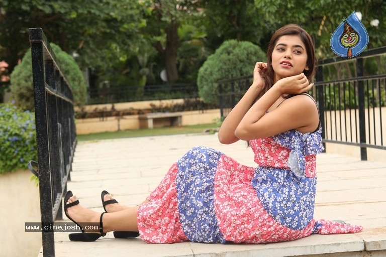 Yamini Bhaskar Stills - 29 / 36 photos