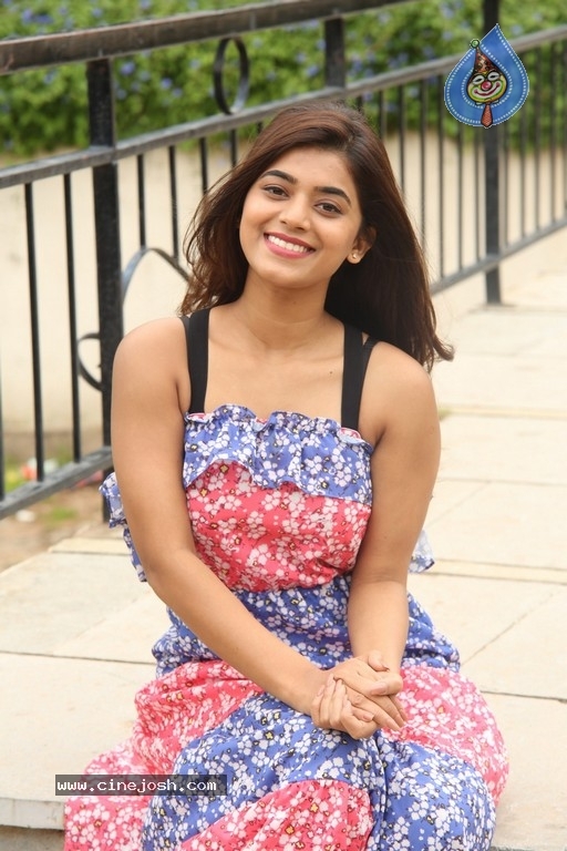 Yamini Bhaskar Stills - 32 / 36 photos