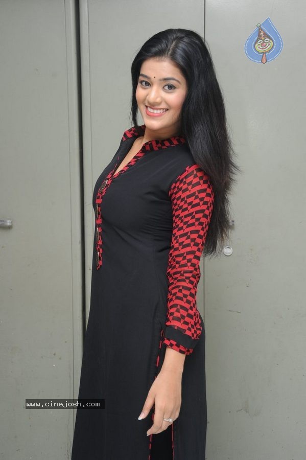 Yamini Bhasker - 21 / 80 photos