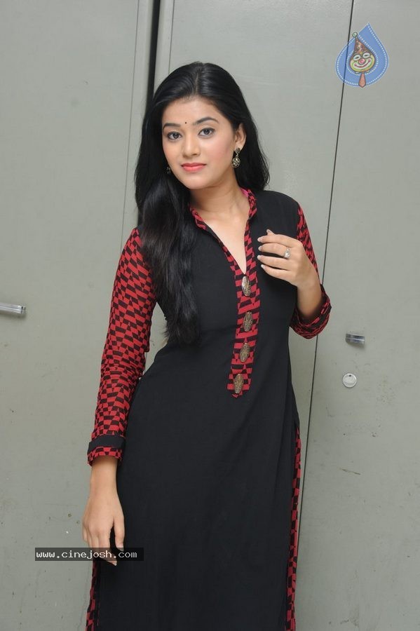 Yamini Bhasker - 35 / 80 photos