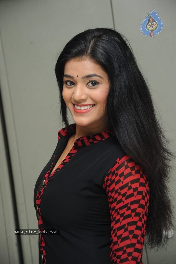 Yamini Bhasker - 65 / 80 photos