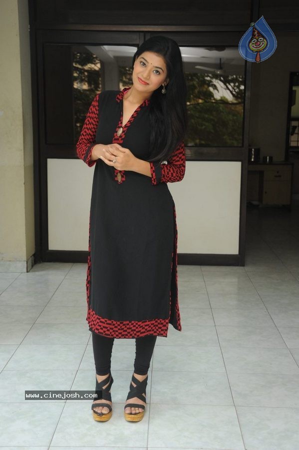 Yamini Bhasker - 66 / 80 photos