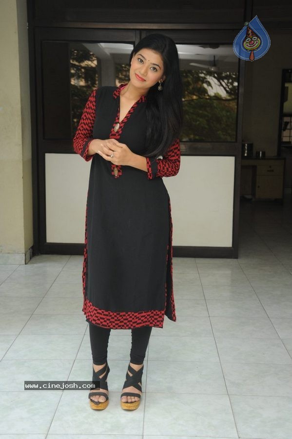 Yamini Bhasker - 74 / 80 photos