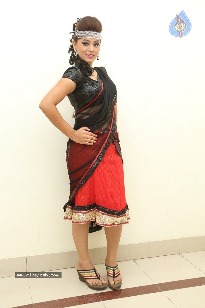 Yamini Latest Gallery - 4 / 104 photos