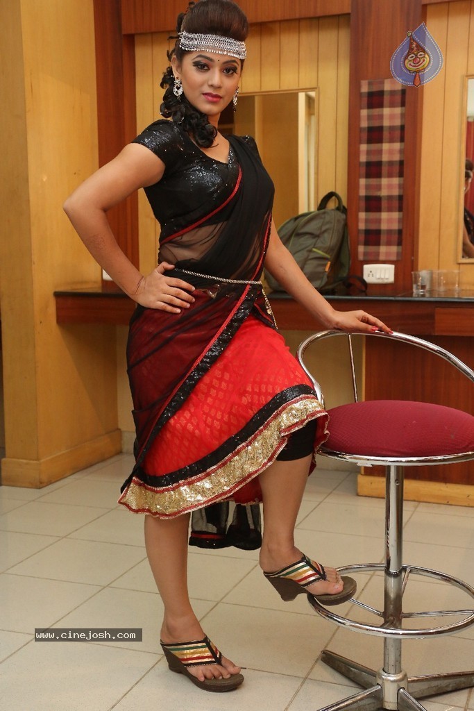 Yamini Latest Gallery - 48 / 104 photos