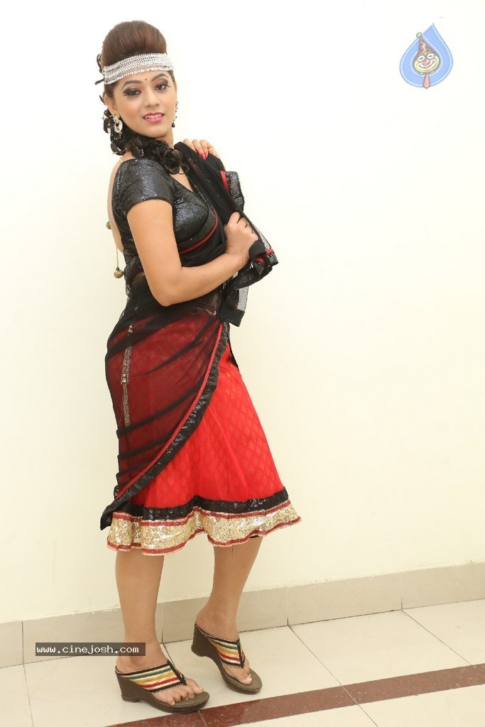 Yamini Latest Gallery - 51 / 104 photos