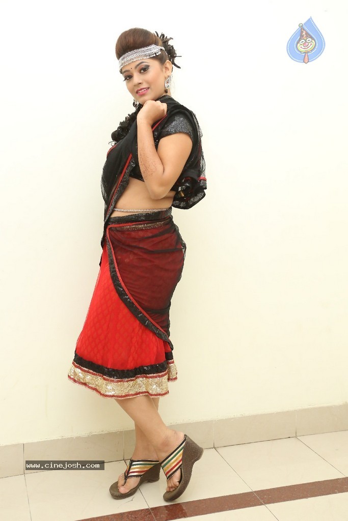 Yamini Latest Gallery - 86 / 104 photos