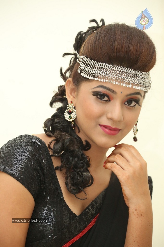 Yamini Latest Gallery - 92 / 104 photos