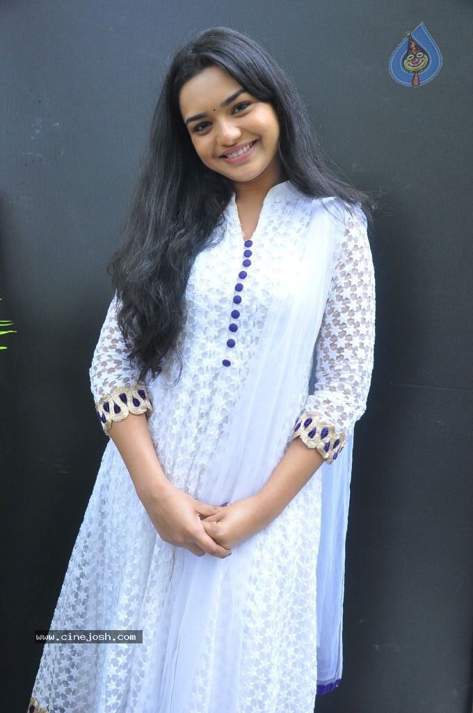 Yamini New Stills - 6 / 50 photos