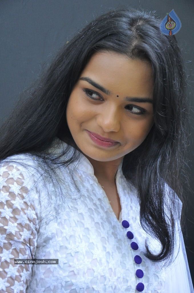 Yamini New Stills - 9 / 50 photos