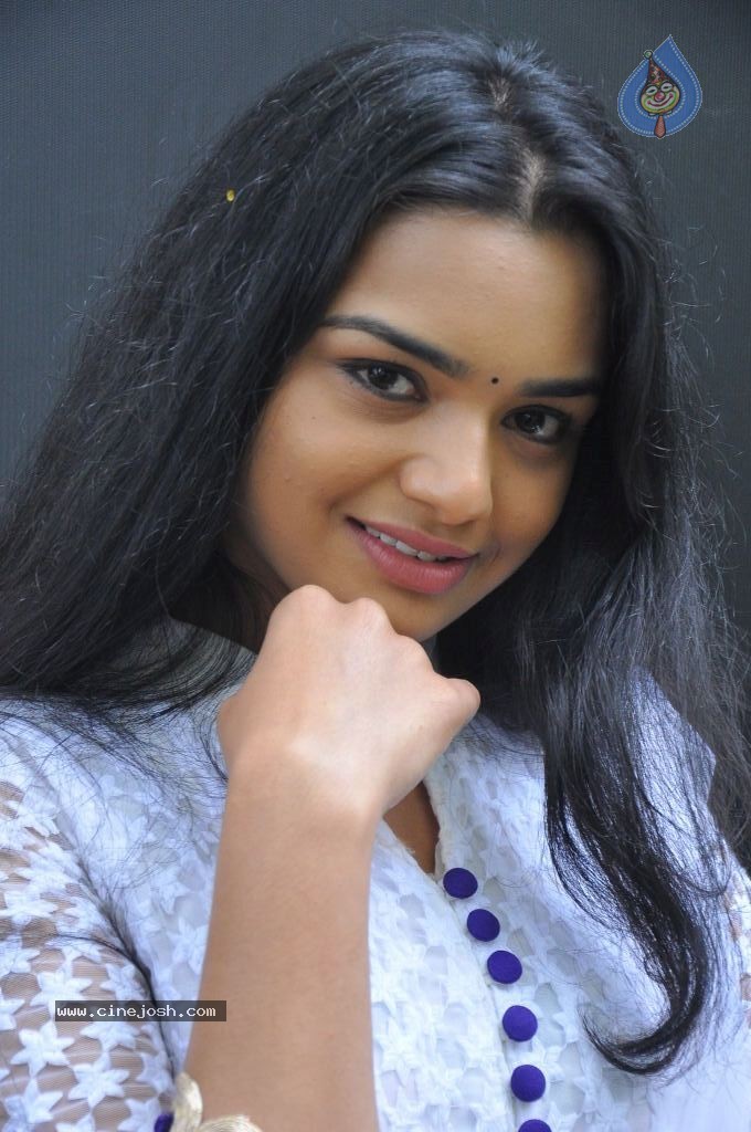 Yamini New Stills - 14 / 50 photos