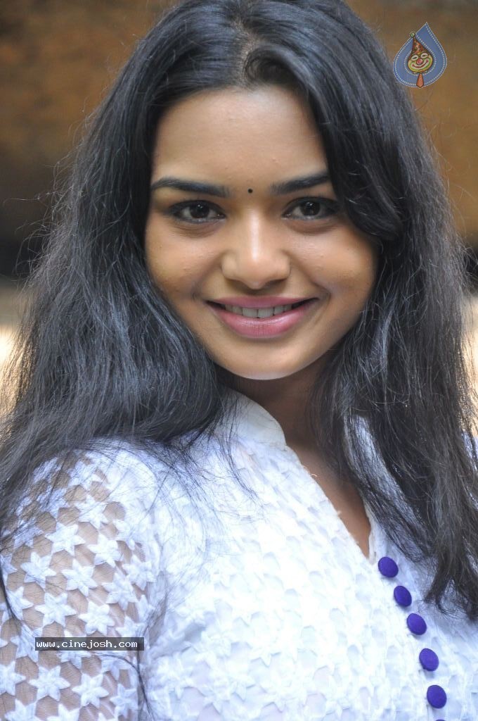 Yamini New Stills - 26 / 50 photos