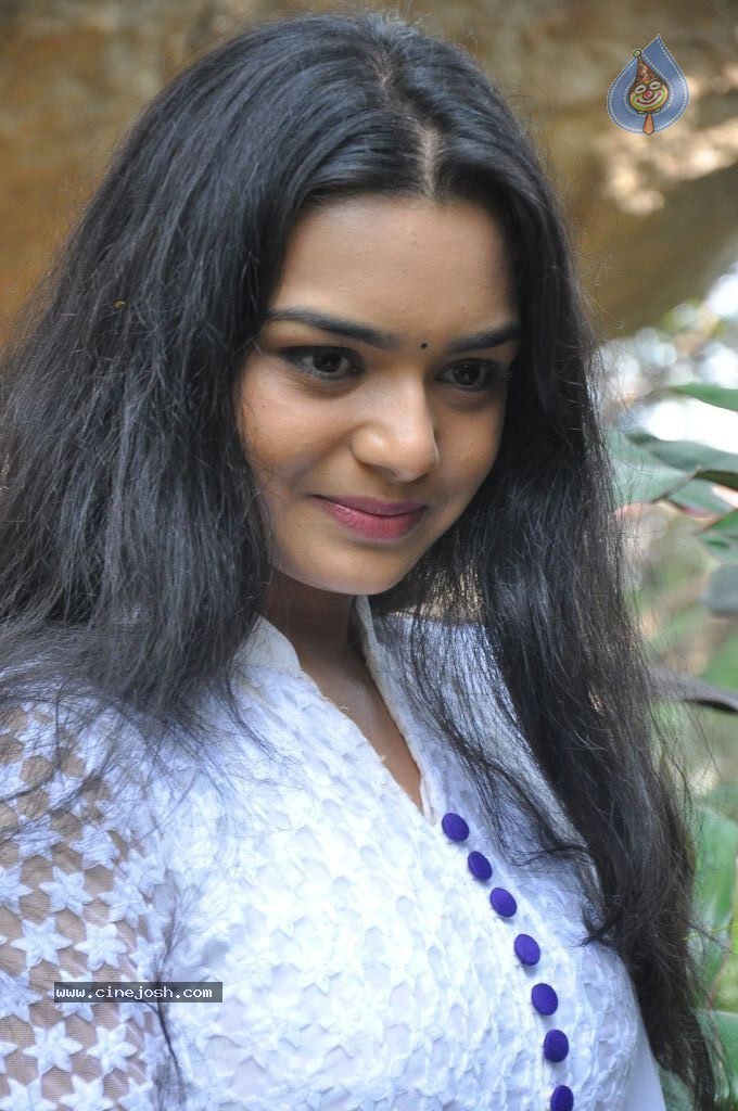 Yamini New Stills - 36 / 50 photos