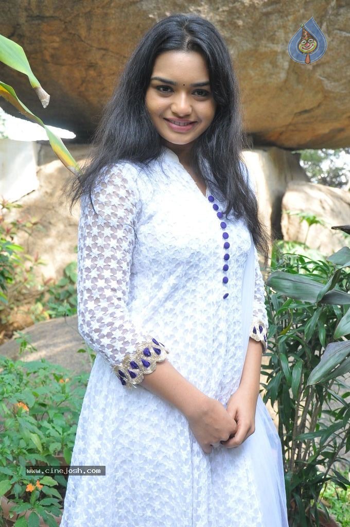 Yamini New Stills - 49 / 50 photos