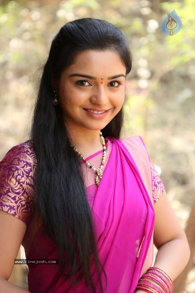 Yamini New Stills - 17 / 84 photos