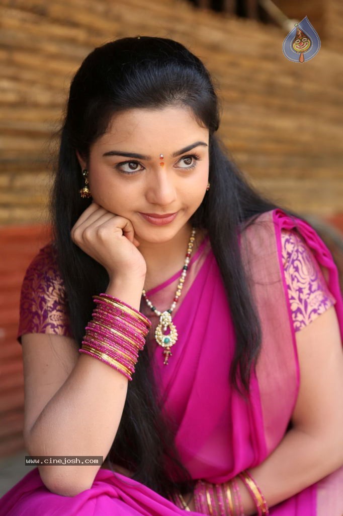 Yamini New Stills - 46 / 84 photos