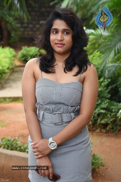 Yamini New Stills - 7 / 15 photos