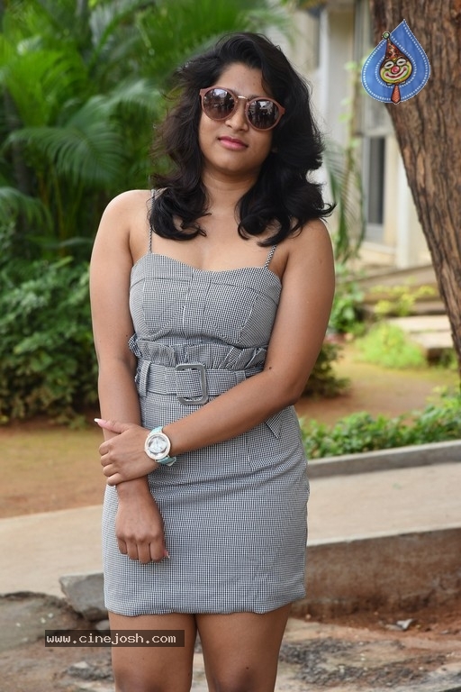 Yamini New Stills - 8 / 15 photos