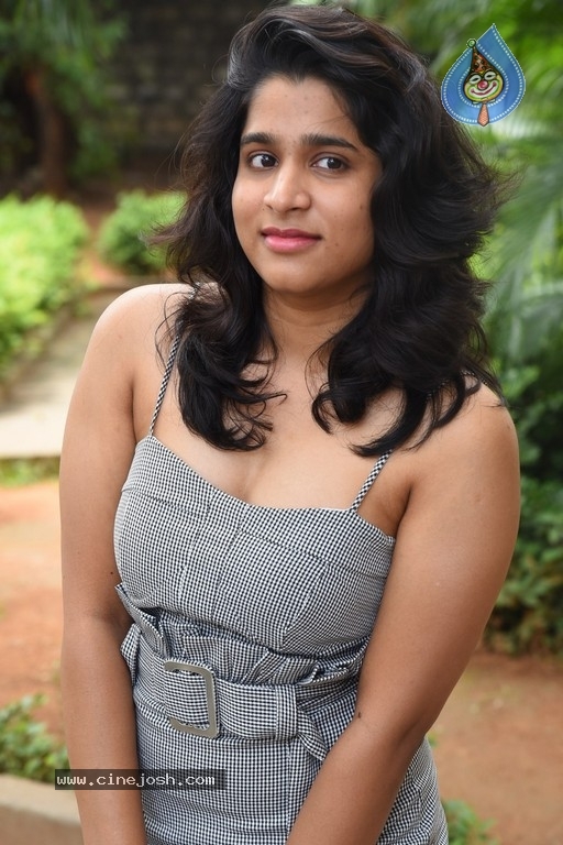 Yamini New Stills - 14 / 15 photos