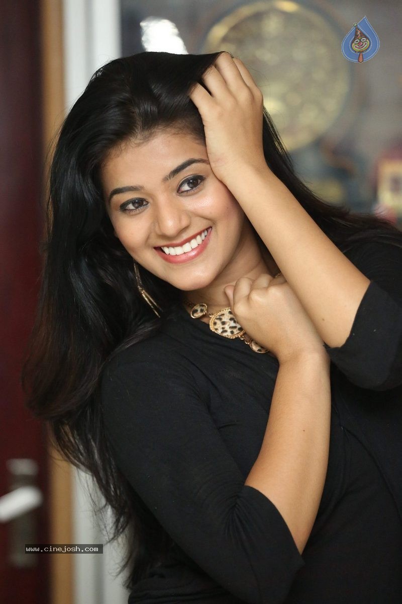 Yamini Stills - 41 / 48 photos