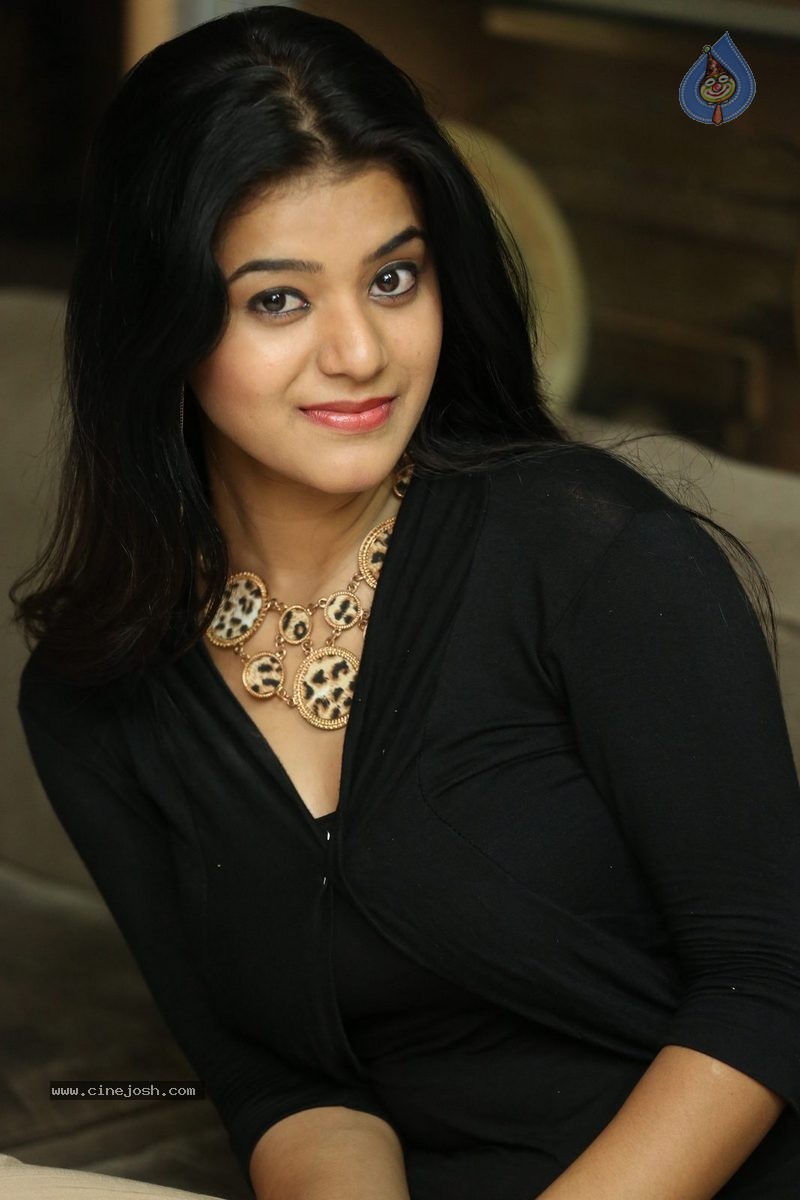 Yamini Stills - 43 / 48 photos