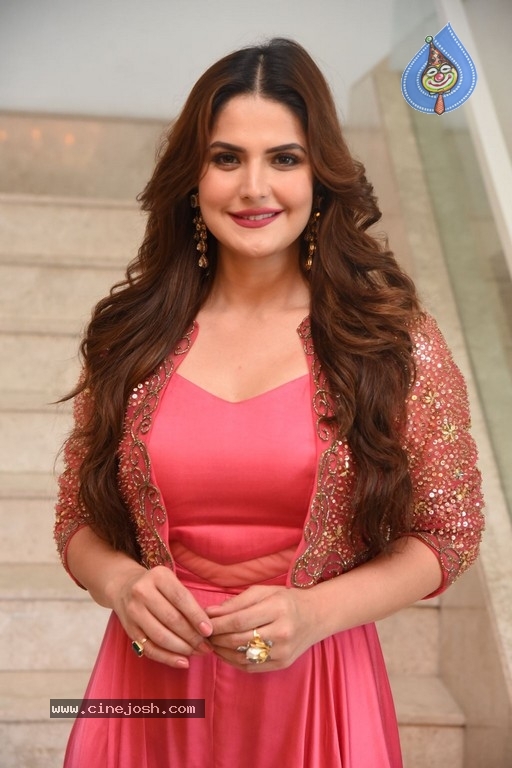 Zareen Khan Photos - 13 / 15 photos