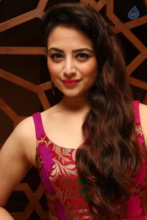 Zoya Afroz Photos - 5 / 32 photos