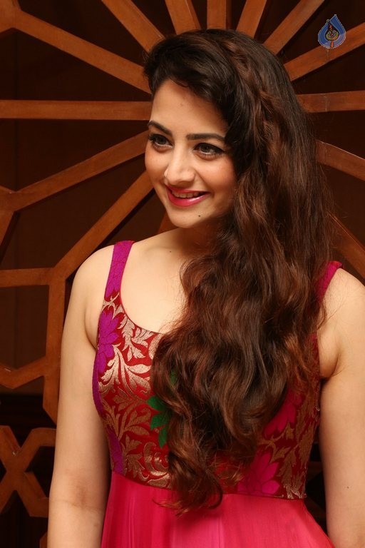 Zoya Afroz Photos - 30 / 32 photos