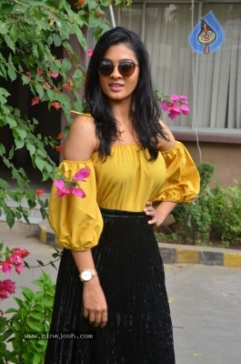 Actress Gayathri Latest Stills - 4 of 6