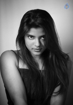 Aishwarya Rajesh New Photos - 2 of 18