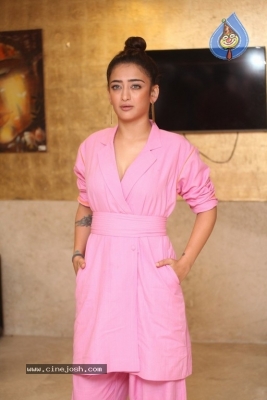 Akshara Haasan Gallery - 7 of 18