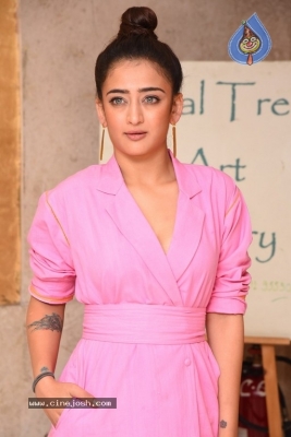 Akshara Haasan Gallery - 15 of 18