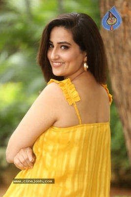 Anchor Manjusha Stills - 13 of 42