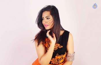 Arshi Khan New Photos - 5 of 14