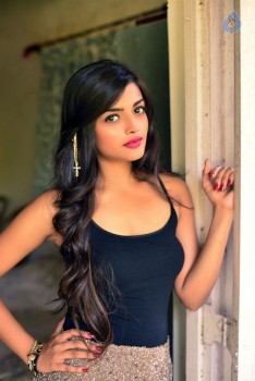 Ashna Zaveri New Photos - 8 of 9