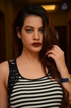 Diksha Panth Photos - 20 of 41