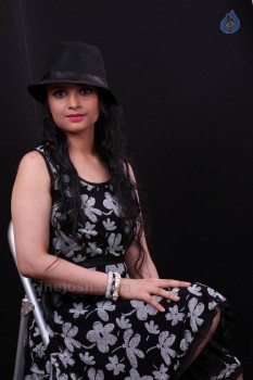 Divya New pics - 7 of 40