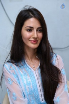 Farah New Photos - 11 of 32