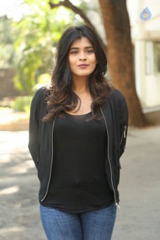 Hebah Patel New Gallery - 19 of 42