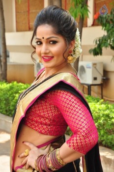 Madhavi Latha New Pics - 19 of 40