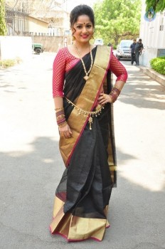 Madhavi Latha New Pics - 21 of 40