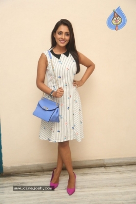 Madhu Shalini Photos - 18 of 26