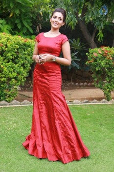 Madhu Shalini Photos - 2 of 21