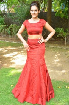 Madhu Shalini Photos - 9 of 21